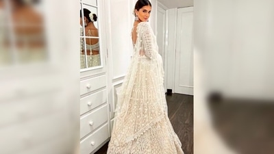 Tara Sutaria accessorised her look with big silver jhumkas and a small matching bindi to complete her look. (Instagram/@tarasutaria) Tara Sutaria accessorised her look with big silver jhumkas and a small matching bindi to complete her look. (Instagram/@tarasutaria)
