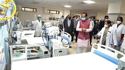 Madhya Pradesh chief minister Shivraj Singh Chouhan inspects a Covid ward in wake of spike in Omicron cases, in Bhopal. (ANI Photo) Madhya Pradesh chief minister Shivraj Singh Chouhan inspects a Covid ward in wake of spike in Omicron cases, in Bhopal. (ANI Photo)