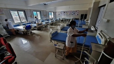 India has confirmed at least 2,135 Omicron cases and one death linked to the variant, in an elderly man who was suffering from diabetes. (HT PHOTO) India has confirmed at least 2,135 Omicron cases and one death linked to the variant, in an elderly man who was suffering from diabetes. (HT PHOTO)