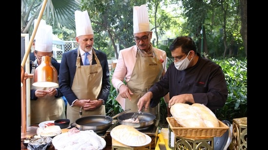 The guest list included singer, Shibani Kashyap, and fashion designer, Suneet Verma, among others