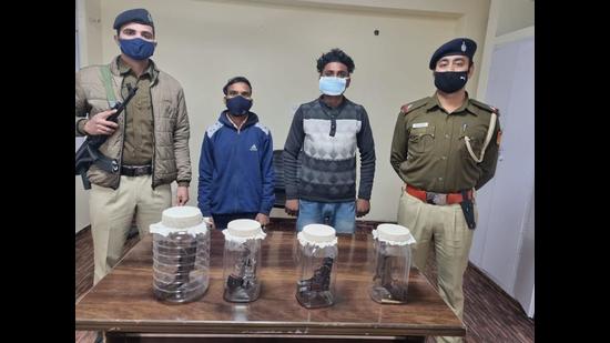 The accused and the recovered arms in custody of Chandigarh Police. (HT Photo)