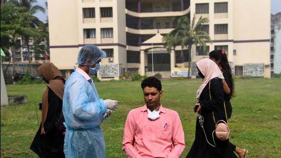 The test positivity rate shot up drastically in Mumbai from 11% in the last week of December to over 30% on Thursday (Vijay Bate)