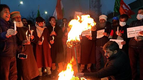 BJP’s Kashmir unit protests against Modi’s security breach, in Srinagar on Thursday. (ANI)