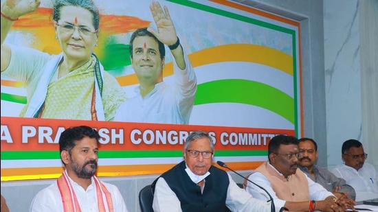 Telangana Congress political affairs committee meeting exposes chinks ...