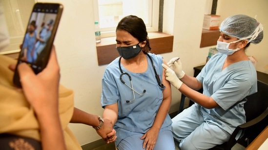 Which vaccine will be given for precaution dose? Centre informs 4 MBNewz On December 25, PM Narendra Modi announced that precaution dose will be provided to the frontline covid warriors and the healthcare professionals.(PTI)