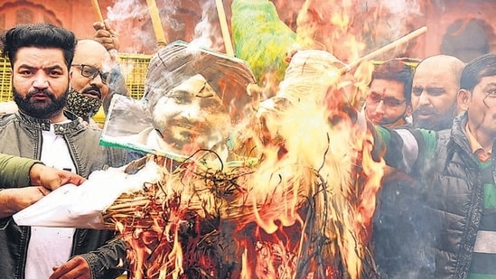 BJP supporters burn an effigy of Punjab CM Charanjit Singh Channi during a protest over the security lapse that resulted in the cancellation of Narendra Modi's visit in Punjab,(ANI)