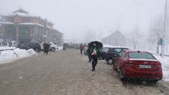 A view of Tangmarg as the higher reaches of Jammu and Kashmir receives heavy snowfall, in Baramulla on Wednesday.&nbsp;(ANI Photo)