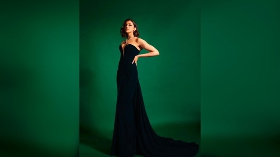 Deepika Padukone leaves her fans spellbound by giving a beautiful pose for the camera.(Instagram/@deepikapadukone)