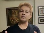 Celebrity hairstylist Jawed Habib issued a video apology after a purported video of him went viral on social media. (Screenshot from clip)