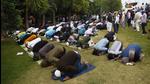 People offer namaz at a park, in Gurugram on Friday. (Vipin Kumar /HT PHOTO) People offer namaz at a park, in Gurugram on Friday. (Vipin Kumar /HT PHOTO)
