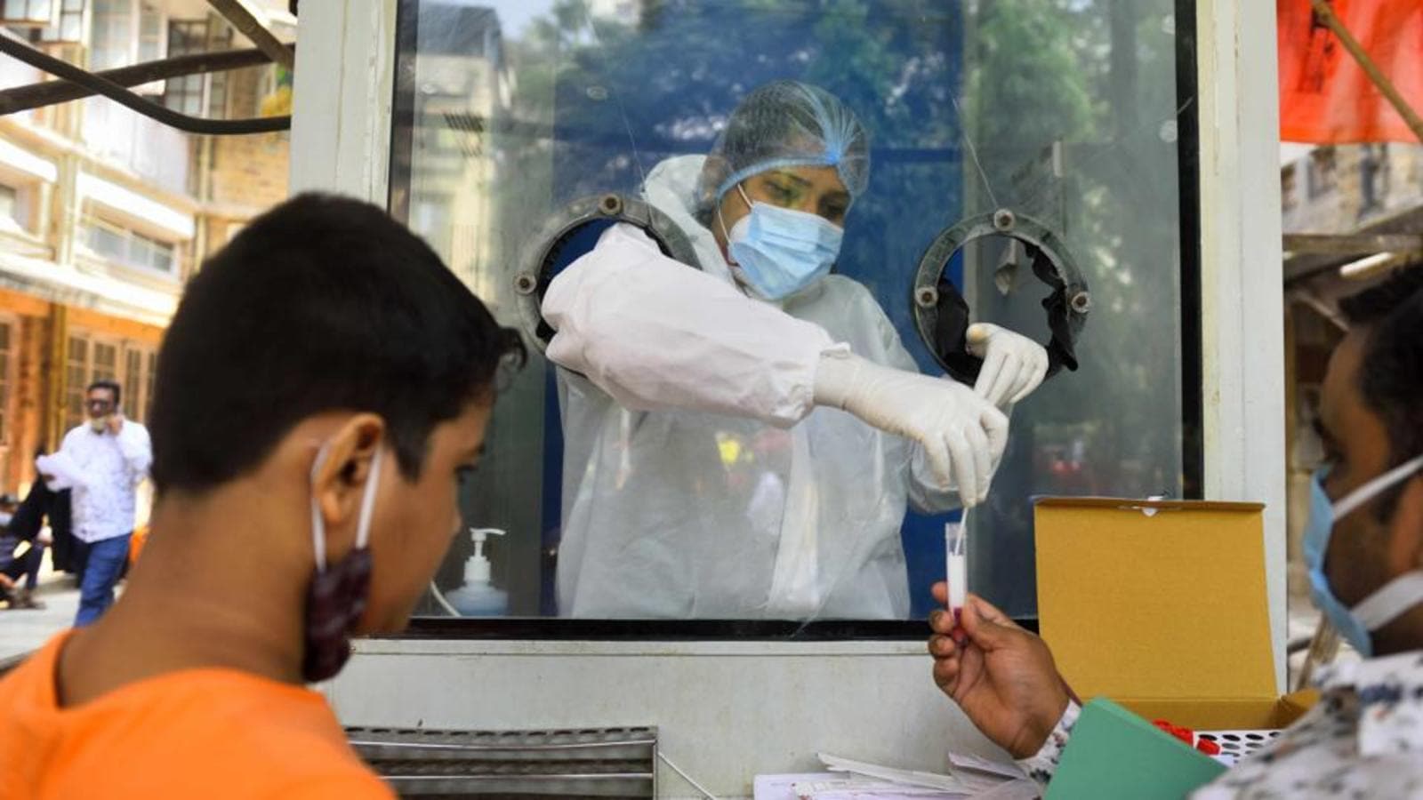 96% of COVID + patients who are on oxygen beds, are unvaccinated: BMC data