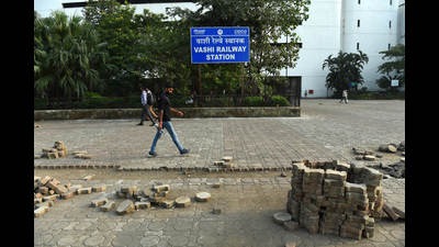 The popular eatery outside Vashi railway station will be revamped soon as per the FSSAI standards so that commuters and residents can enjoy hygienic, clean street food. (BACHCHAN KUMAR/HT PHOTO)