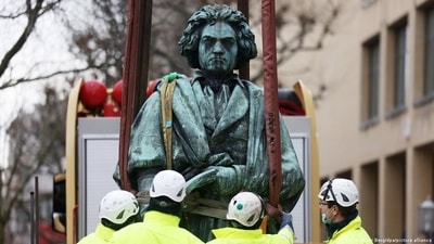 Bonn's Beethoven monument to be restored (Oliver Berg/dpa/picture alliance ) Bonn's Beethoven monument to be restored (Oliver Berg/dpa/picture alliance )