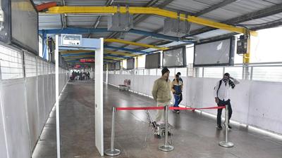 While security personnel were seen randomly frisking passengers’ luggage, many passengers were seen altogether bypassing checking. (Harsimar Pal Singh/HT) While security personnel were seen randomly frisking passengers’ luggage, many passengers were seen altogether bypassing checking. (Harsimar Pal Singh/HT)