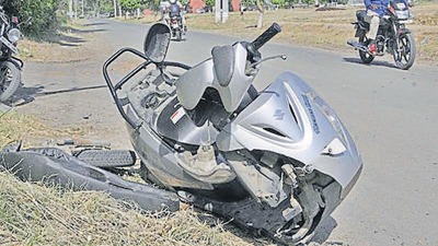 Victim Sneh Ankur was on his way home around 6pm. As he reached Airport Chowk, Mohali, an unidentified vehicle hit his scooter and drove off. (HT Photo/for representation only)