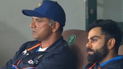 Rahul Dravid (L) and Virat Kohli in the dressing room during 2nd Test at Wanderers. (Twitter) Rahul Dravid (L) and Virat Kohli in the dressing room during 2nd Test at Wanderers. (Twitter)