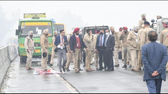 In what the Centre described as a major security lapse, Prime Minister Narendra Modi’s convoy was stranded for 20 minutes on a flyover due to a blockade by farm protesters in Ferozepur on Wednesday. (HT Photo)