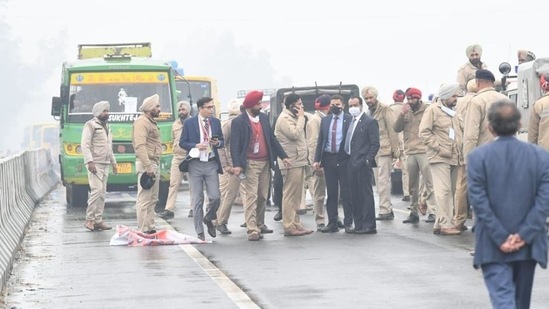 In what the Centre described as a major security lapse, Prime Minister Narendra Modi’s convoy was stranded for 20 minutes on a flyover due to a blockade by farm protesters in Ferozepur on Wednesday. (HT Photo)