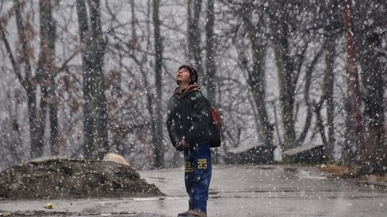 Heavy rain in plains and snowfall in upper reaches on Wednesday further intensified cold wave conditions across Jammu region and Kashmir, which threw normal life out of gear. (Waseem Andrabi/HT) Heavy rain in plains and snowfall in upper reaches on Wednesday further intensified cold wave conditions across Jammu region and Kashmir, which threw normal life out of gear. (Waseem Andrabi/HT)