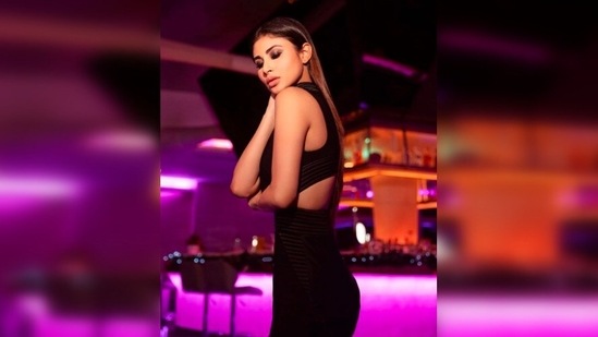 Sharing her photos on her Instagram handle, Mouni Roy captioned her post, "And after that said the hatter, “I cut some more bread and butter."(Instagram/@imouniroy)