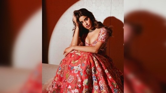 From traditional lehengas and sarees to street style attire, Janhvi Kapoor can pull off any look effortlessly.(Instagram/@janhvikapoor)