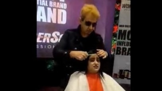 Case of assault, insult filed against Jawed Habib for spitting on woman's  hair | Latest News India - Hindustan Times