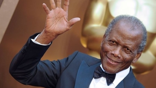 Oscar winner Sidney Poitier has died at the age of 94, the Bahamian government has confirmed.