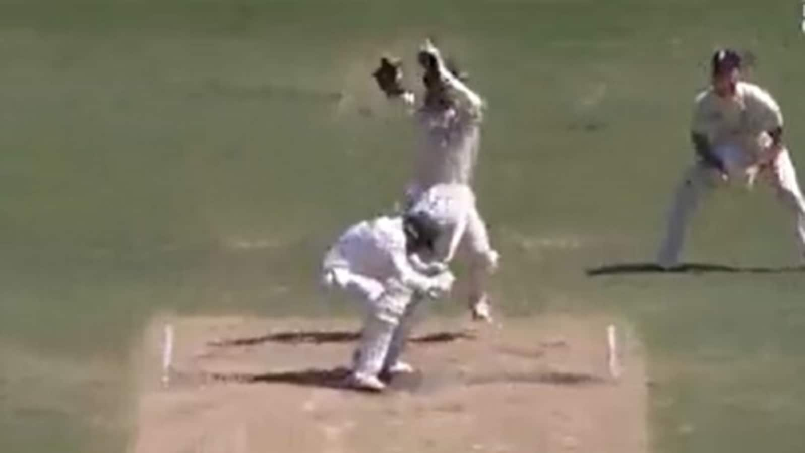 Off-spinner Joe Root surprises Usman Khawaja with a bouncer at SCG ...