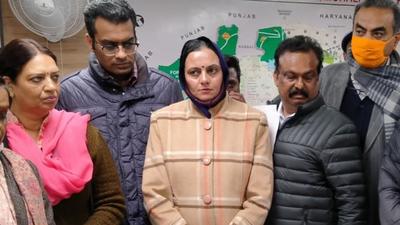 Sarabjit Kaur (centre) of the BJP, who won the Chandigarh mayoral election, by one vote on Saturday. She defeated the AAP’s Anju Katyal. (HT file photo) Sarabjit Kaur (centre) of the BJP, who won the Chandigarh mayoral election, by one vote on Saturday. She defeated the AAP’s Anju Katyal. (HT file photo)