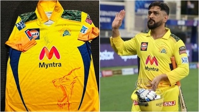 The Pakistan pacer posted a picture of the signed jersey (L) on his official Twitter profile. (Twitter/IPL) The Pakistan pacer posted a picture of the signed jersey (L) on his official Twitter profile. (Twitter/IPL)