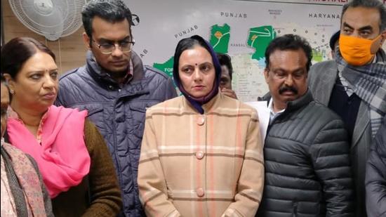 Sarabjit Kaur (centre) of the BJP, who won the Chandigarh mayoral election, by one vote on Saturday. She defeated the AAP’s Anju Katyal. (HT file photo)