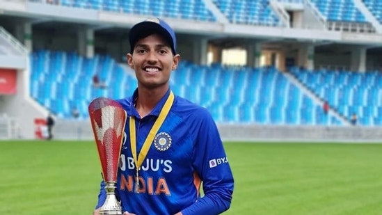 Yash Dhull with U-19 Asia Cup trophy(HT_Media) Yash Dhull with U-19 Asia Cup trophy(HT_Media)