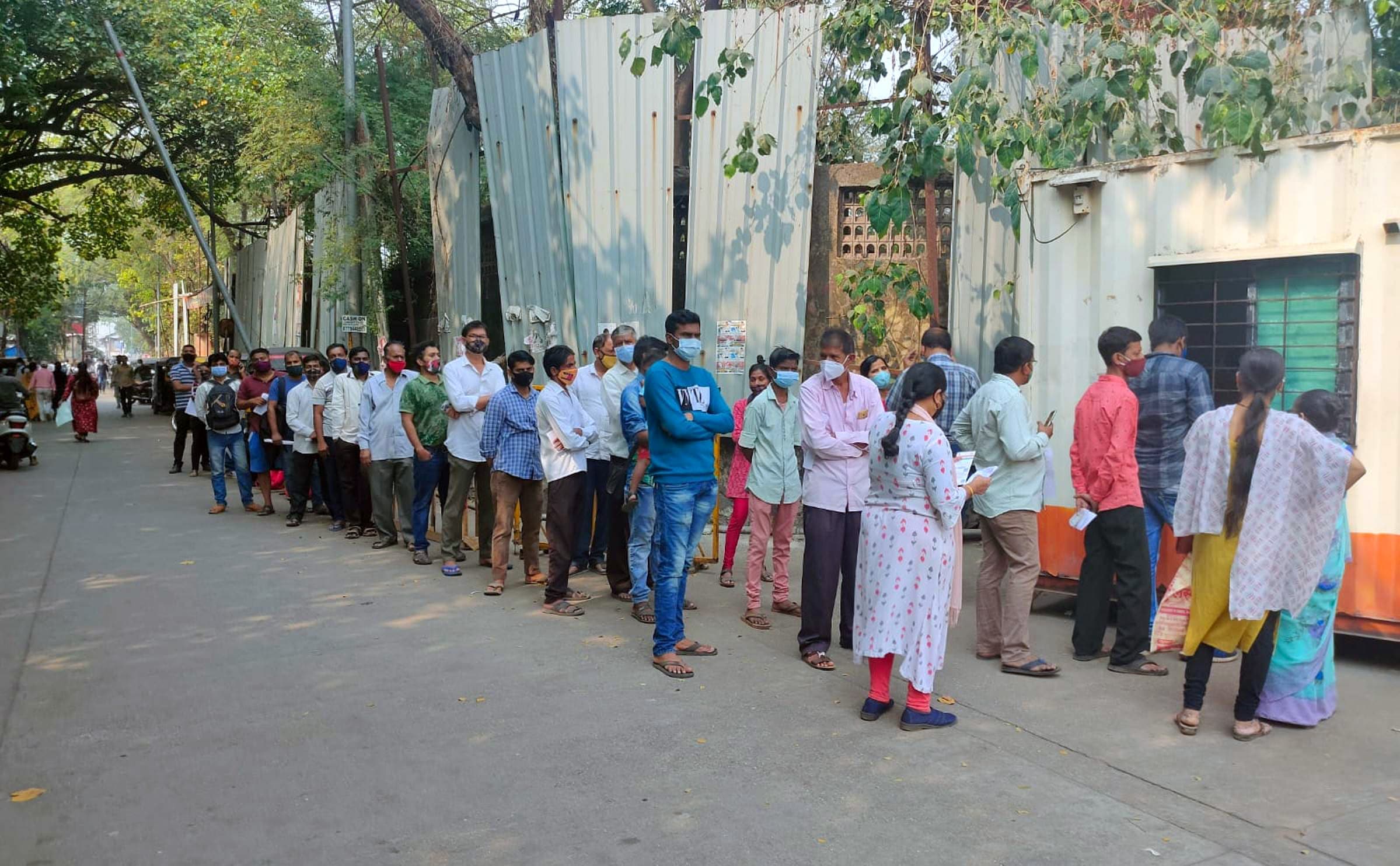 Maharashtra, Delhi, West Bengal, Karnataka, Kerala and Tamil Nadu are the states with a majority of the active cases.(RISHIKESH CHOUDHARY/HT PHOTO)