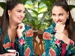 Lara Dutta elevates glam look in  <span class='webrupee'>₹</span>39k silk velvet jacket with floral prints &nbsp;