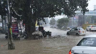 Vehicles wade through water logging Road after 5-decade record break rainfall at Bharat Nagar Chowk in Ludhiana onJanuary 08, 2022. (Harsimar Pal Singh/HT)