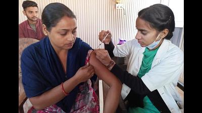 Punjab on Sunday reported 3,922 fresh Covid cases, while one virus-related death was reported on the day, according to a medical bulletin. Punjab on Sunday reported 3,922 fresh Covid cases, while one virus-related death was reported on the day, according to a medical bulletin.