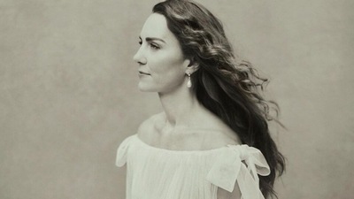 Kate Middleton pays tribute to Queen, Diana and Prince William in 40th birthday pics: Fans call her future queen Kate Middleton pays tribute to Queen, Diana and Prince William in 40th birthday pics: Fans call her future queen