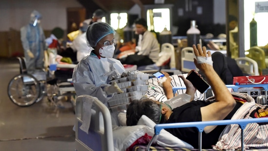 20210507 DLI AA MN Isolation 020 01 1620476284626 1641712241423 Vaccinated people can also get affected by covid, but the vaccine will help in reducing the severity of the virus. It has been proved by the data acquired.(HT Photo)