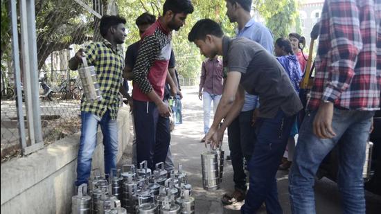 According to the state health department, Pune district reported 4,390 new Covid-19 cases and one death due to the infection on Saturday. (HT FILE PHOTO)