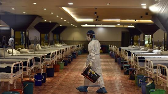 The Covid-19 death toll on Saturday was the highest in a single day since June 16 last year, when 25 people in the city succumbed to the infection. (Sanjeev Verma/HT PHOTO)