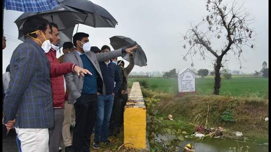 Deputy commissioner Nishant Kumar Yadav inspecting a blocked drain in Karnal on Sunday. (HT Photo)