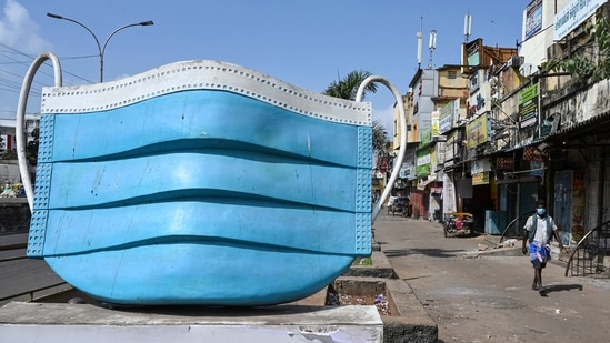A giant statue of a face mask in Chennai, India.&nbsp;(AFP)