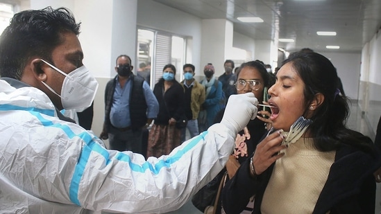 According to the scientists of World Health Organisation (WHO), it is possible to get Omicron for the second time.(PTI)