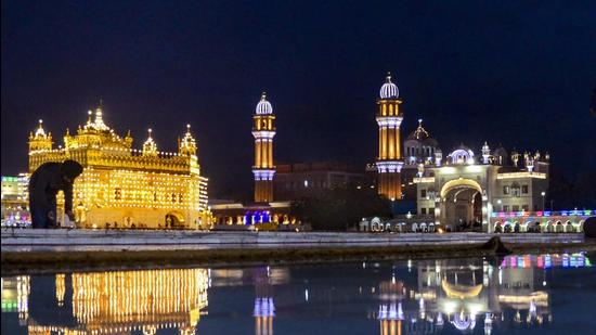 Amritsar: The Golden Temple illuminated with lights on the occasion of the birth anniversary of the 10th Sikh Guru Gobind Singh, in Amritsar, Sunday, January 9, 2022. (PTI Photo)(PTI01_09_2022_000204A) (PTI)