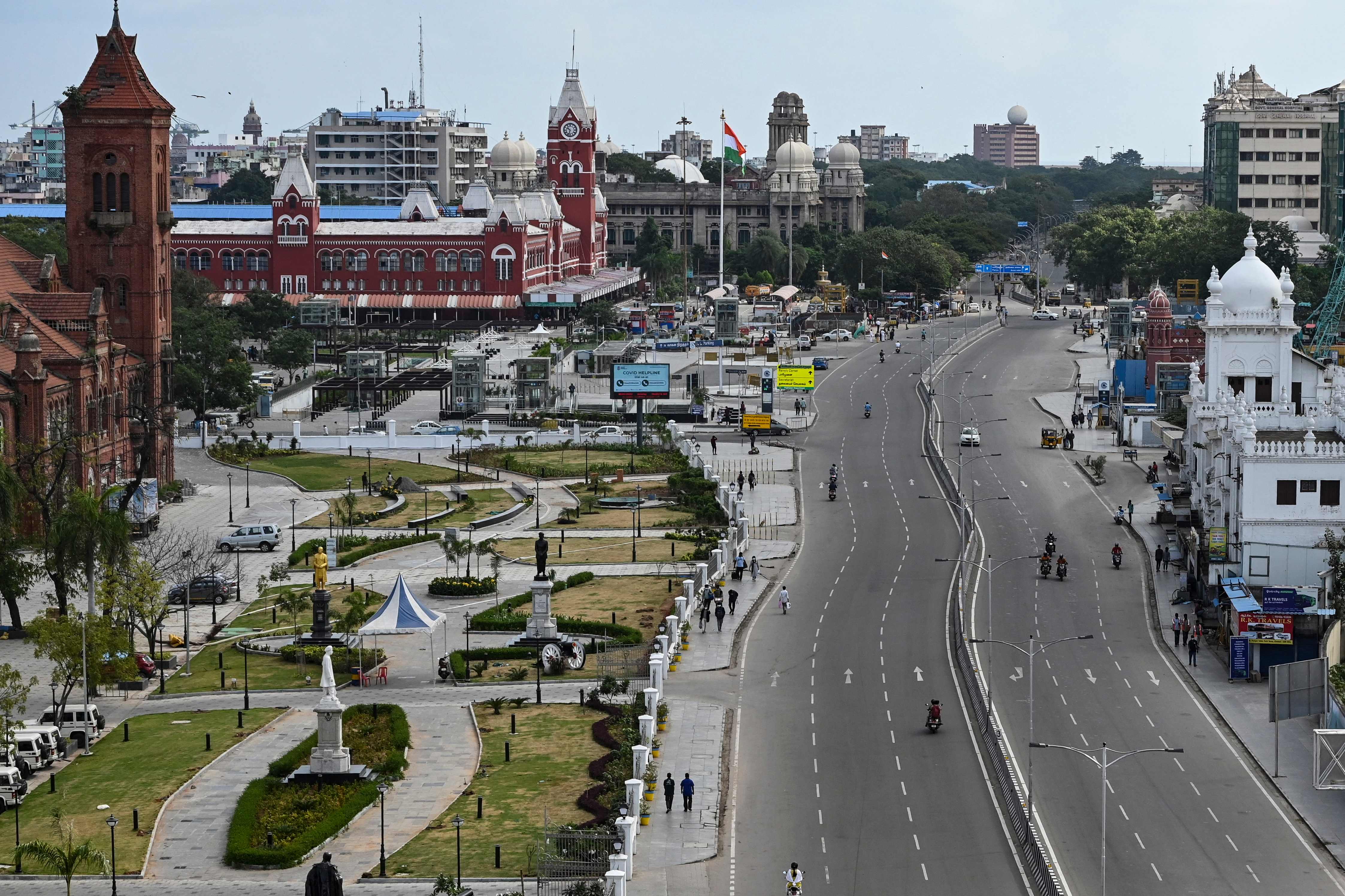 Chennai wears a deserted look as Tamil Nadu observed weekend lockdown on January 9, 2022 (AFP) Chennai wears a deserted look as Tamil Nadu observed weekend lockdown on January 9, 2022 (AFP)