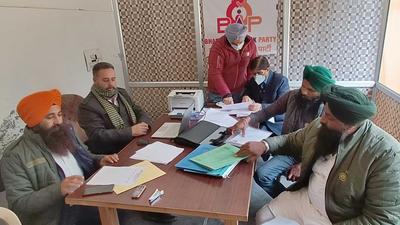Sanyukt Samaj Morcha committee members receiving nominations from members to contest polls at party office in Ludhiana (Gurpreet Singh/HT)