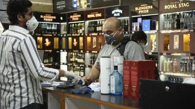 Liquor shop owners are encouraging customers to buy India made foreign liquor. (HT archive) Liquor shop owners are encouraging customers to buy India made foreign liquor. (HT archive)