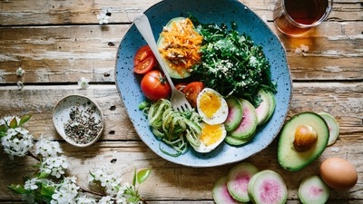 2. Choose a sustainable diet – Instead of following trending fad diets that deliver fast results while compromising your metabolism and mental health. Diets that you can’t possibly sustain in the long run after achieving your goal weight without feeling starved/restricted. Then fearing your weight will bounce back once you go back to eating without a set plan is definitely not worth all the effort. Choose a nutrition plan that not only meets your goals but blends well with your lifestyle. Delivers slow but sustainable results. A diet that can become your lifestyle and not feel like a “diet” is a luxury. Where you can find balance between enjoying your social life along with your occasional treats without sabotaging your progress and feeling guilty. Making health your long-term goal, encouraging self-awareness&amp; eating intuitively is your recipe to a “sustainable transformation”. &nbsp; (Unsplash)
