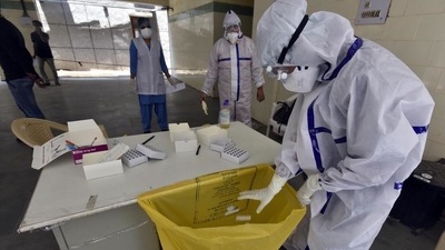 According to Central Pollution Control Board (CPCB) guidelines, biomedical waste is to be disposed off in yellow bags meant for incineration at a common biomedical waste treatment facility (CBWTF). As are items in contact with Covid-19 patients. This waste is either taken to a CBWTF or a waste-to-energy plant, where it is either incinerated, autoclaved or burnt to produce energy. (Sanjeev Verma / HT Photo) According to Central Pollution Control Board (CPCB) guidelines, biomedical waste is to be disposed off in yellow bags meant for incineration at a common biomedical waste treatment facility (CBWTF). As are items in contact with Covid-19 patients. This waste is either taken to a CBWTF or a waste-to-energy plant, where it is either incinerated, autoclaved or burnt to produce energy. (Sanjeev Verma / HT Photo)