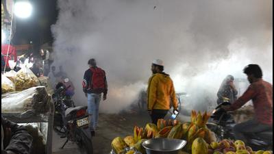 Municipal workers fumigating an area against dengue in New Delhi. (Arvind Yadav/HT Archive) Municipal workers fumigating an area against dengue in New Delhi. (Arvind Yadav/HT Archive)